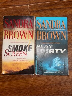 ✨Sandra Brown 2 Book Bundle | Smoke Screen & Play Dirty | Paperback Thriller